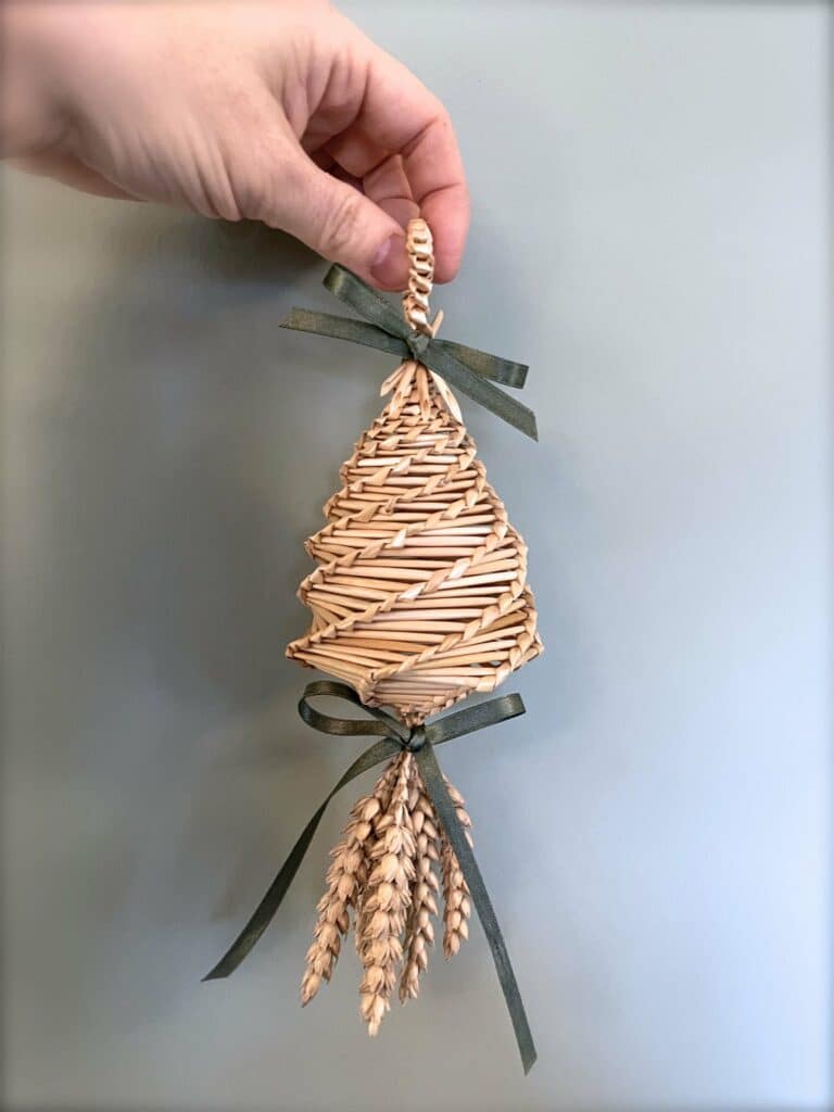 7 Straw Spiral Drop Dolly